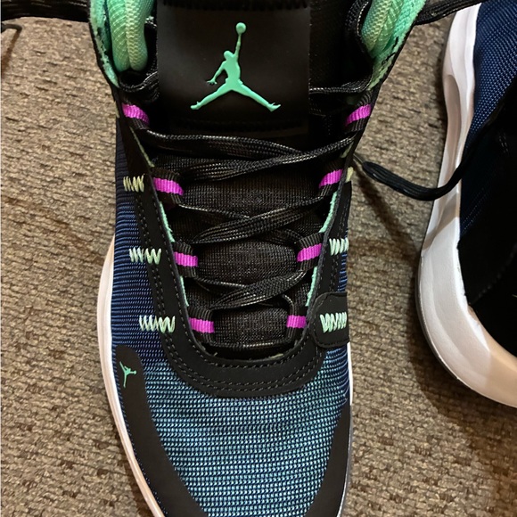 Air Jordan Black and Teal Sneakers Jumpman 2020 - Picture 3 of 9